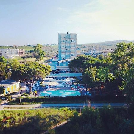 Hotel Perrozzi Васто Екстер'єр фото