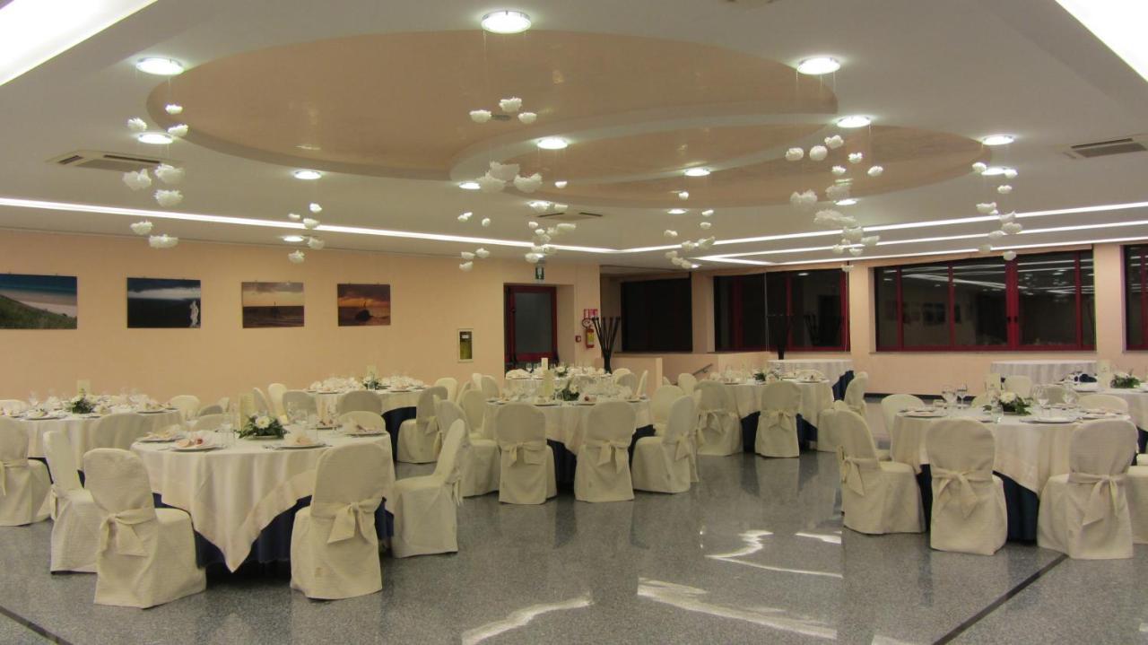 Hotel Perrozzi Васто Екстер'єр фото