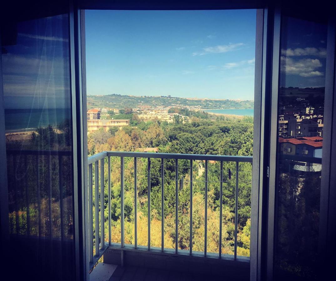 Hotel Perrozzi Васто Екстер'єр фото