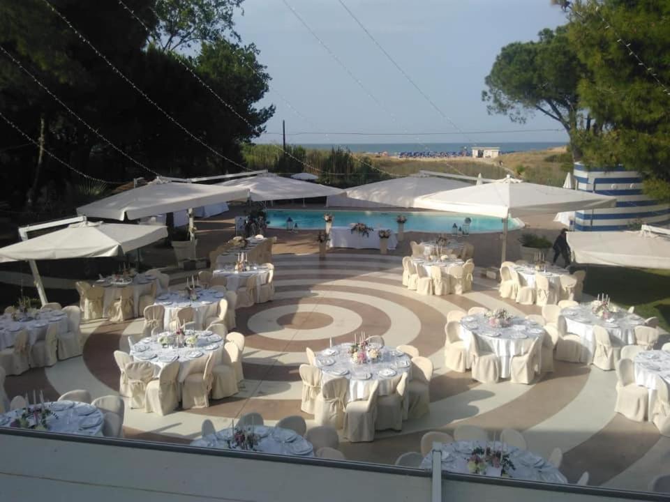 Hotel Perrozzi Васто Екстер'єр фото